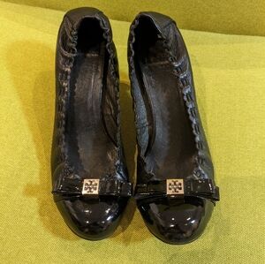 Tory Burch Romy ballet kitten heels patent cap toe bow size 39 8.5 color…